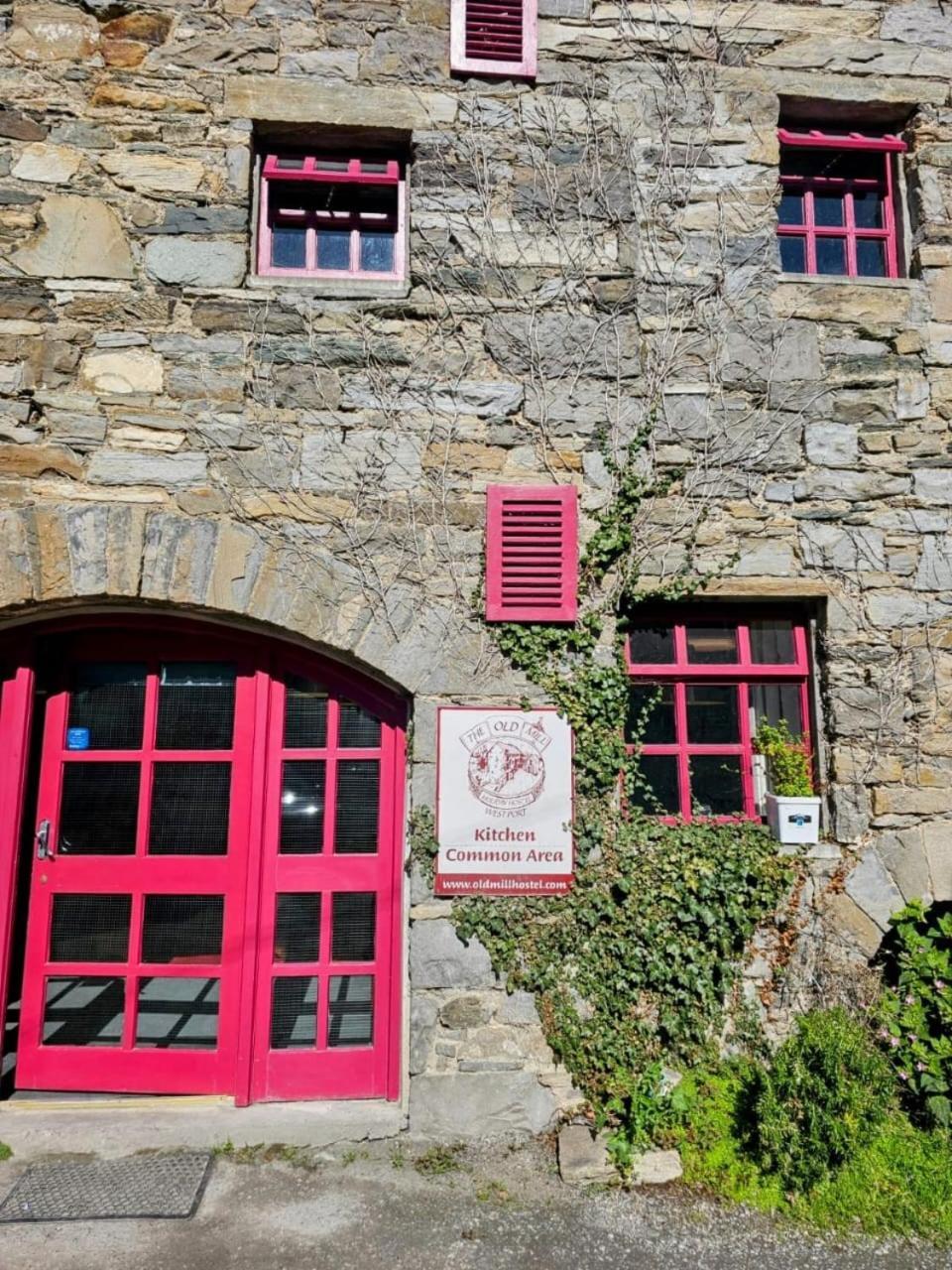 Old Mill Holiday Hostel Γουέστπορτ Εξωτερικό φωτογραφία